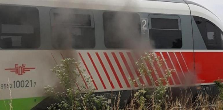 Влак се запали в движение, пътници ходиха по релсите над 3 километра