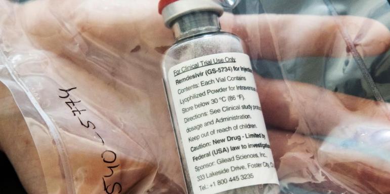 Кое ще дойде първо? Лекарство или ваксина за COVID