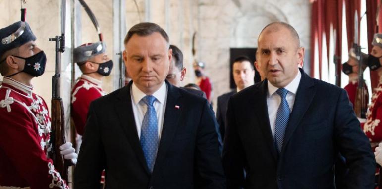 Полша нанася удар по Русия чрез помощ за България