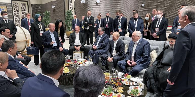 Ердоган събра погледите на лидерите в Самарканд. Какво им каза?