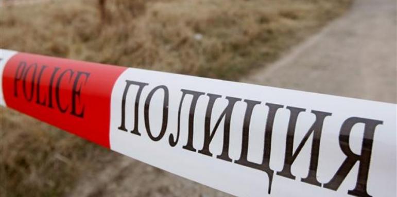 Откриха труп на мъж до гимназия във Варна