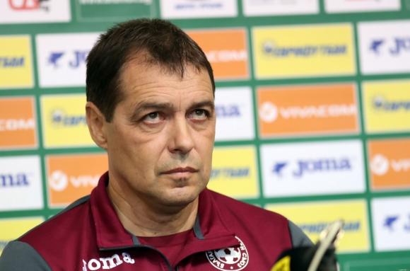 Хубчев чака играчи на проби в Левски