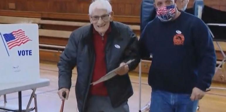 Американец на 104 години гласува за 21-ви път