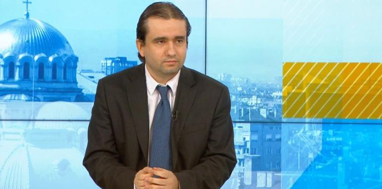 Министър обясни как ще маха държавата от главите на хората