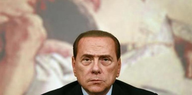 2 години без публични длъжности за Берлускони
