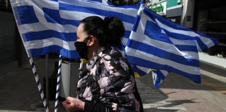 Измислиха жестоко наказание за антиваксърите в Гърция