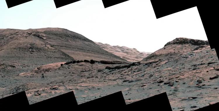 Curiosity изпрати зашеметяващи нови снимки на Марс, показващи промените в пейзажа