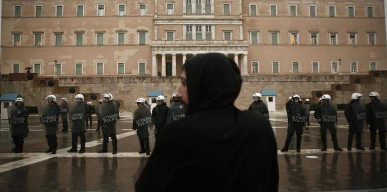 "Тройката" спря финансовата помощ за Гърция