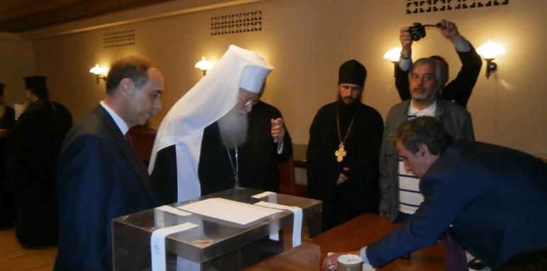 Патриарх Неофит упражни вота си в Москва