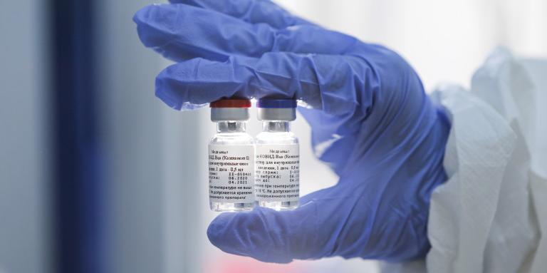 Руснаците пускат и прахообразна ваксина през 2021