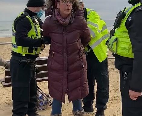 На Острова: Арестуваха жена, седяла на пейка