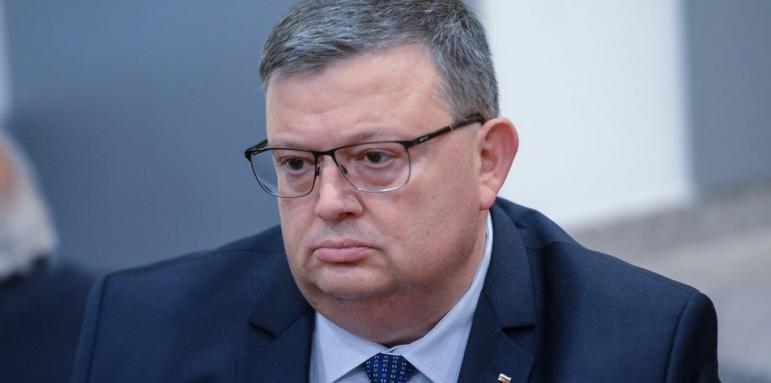 Цацаров подаде оставката! Какво следва