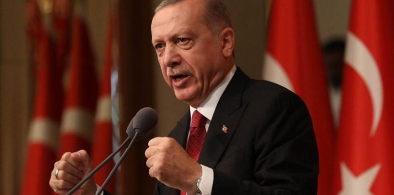 Притиснат ли е Ердоган? Пази се от грешна стъпка
