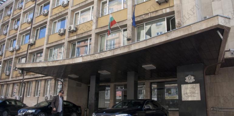 Чиновници алармират за чистка в МИЕ