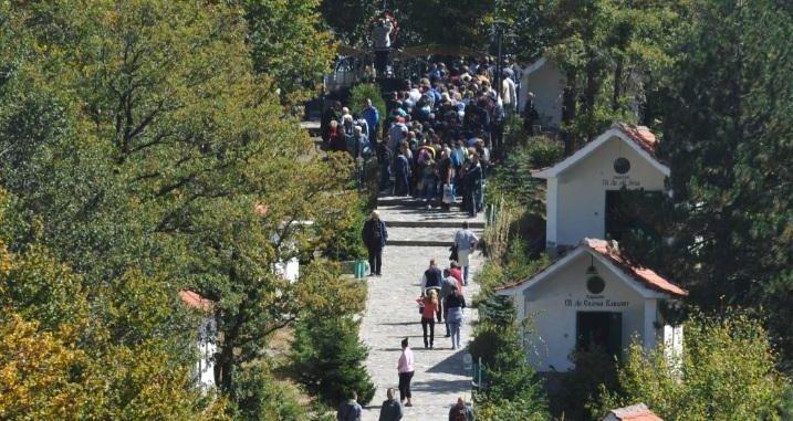 Хиляди се събират в Кръстова гора за свят празник