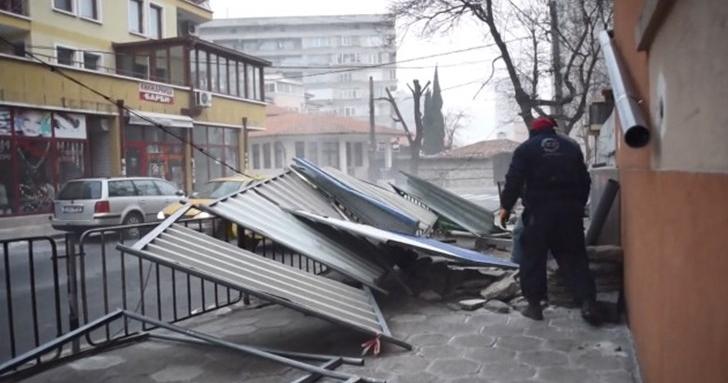 Ураганен вятър в Сливен и околностите