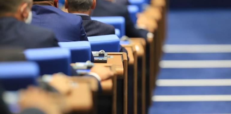 Какво приеха депутатите след 13 часа разправии