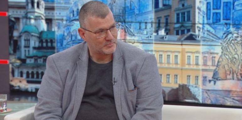 Проф. Момеков: И най-яростните антиваксъри си имунизират кучето