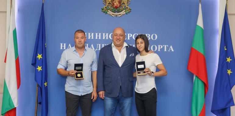 Министър Кралев награди сребърната медалистка от Евро 2019