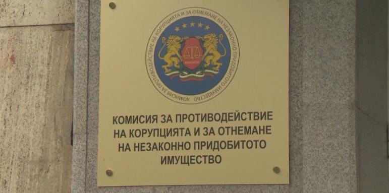 КПКОНПИ запорира автомобили и пари на Бирмите