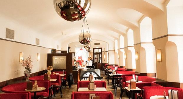 Виенски кафенета се превръщат в летящи класни стаи