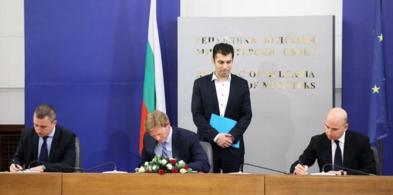 Кирил Петков ще дава обяснения в парламента за спорен меморандум