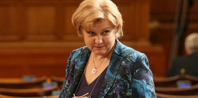 Менда Стоянова разобличи лъжите на Нинова - Политика - Стандарт Нюз