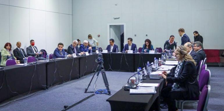 Преговорите за кабинет: Помощи за тока и за хората, и за бизнеса