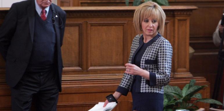 Манолова подари заплата за люлки