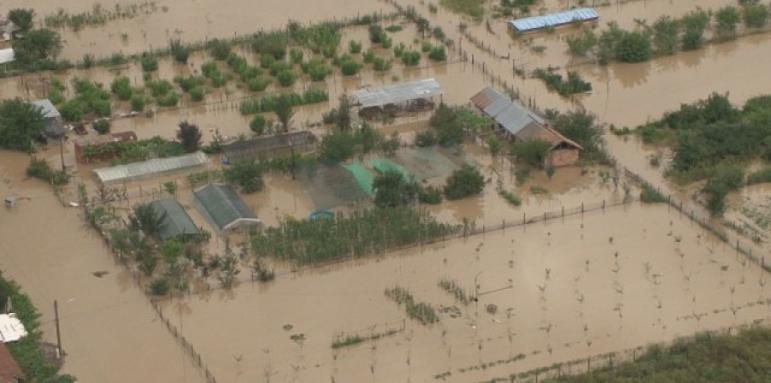 Втори ден наводнения и свлачища в цялата страна (ОБЗОР)