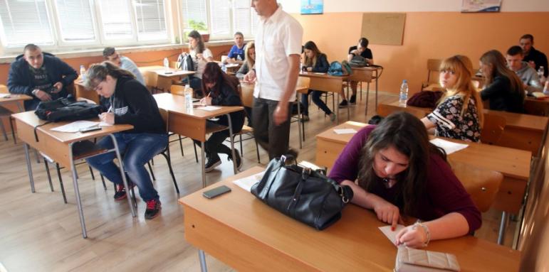 МОН: 4591 ученици желаят да се явят на матура по български език и литература