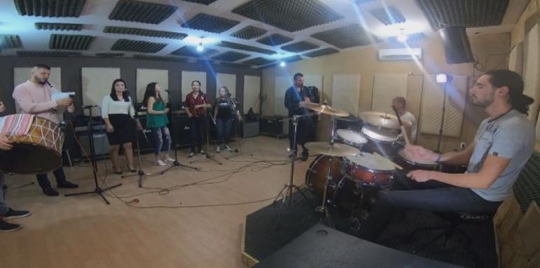 Пловдивски студенти оглавиха световна класация за етно музика