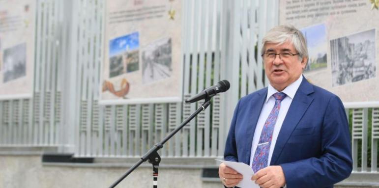 Руското посолство дари елха на Плевен