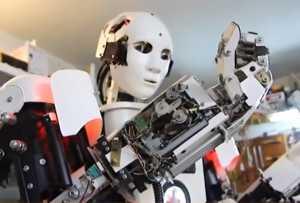 Шах - Майкрософт заменя журналисти с роботи