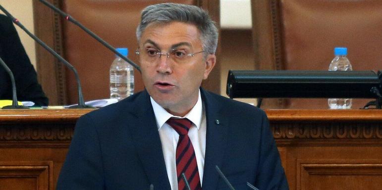 Сблъсък между Петков и ДПС, премиерът оплете ролята на парламента