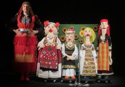 Два театрални спектакъла тръгват на турне през април в малките населени места на община Бургас
