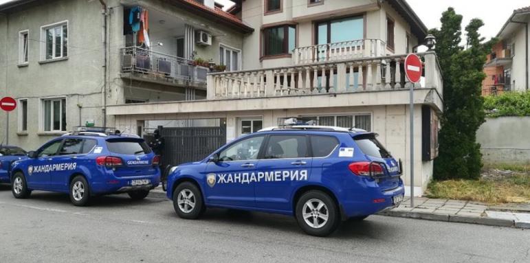 Спецакция пред дома на зам.-министър в Ботевград