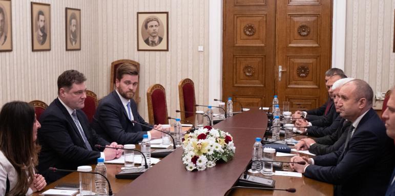 Радев: Борбата с корупцията изисква общи усилия