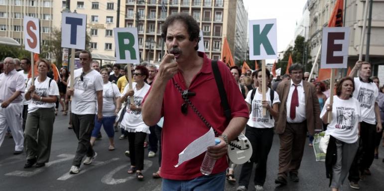 Многохилядни стачки обхванаха Гърция