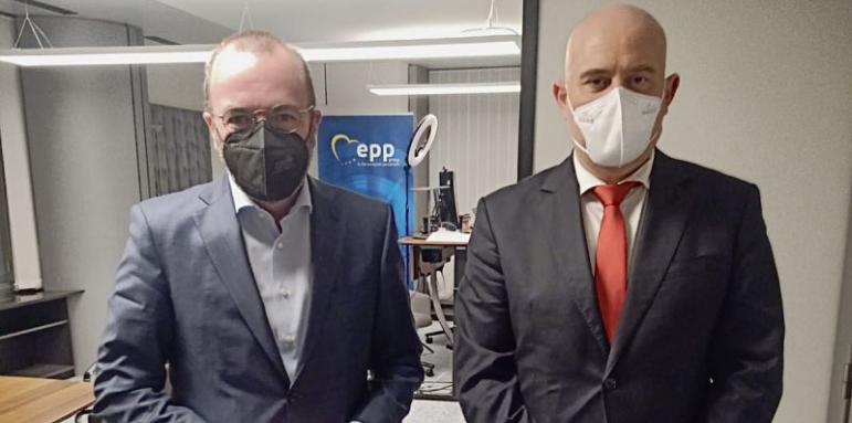 Гешев се срещна с шефа на групата на ЕНП в Европарламента