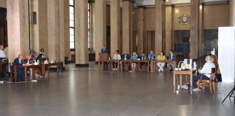 Прокурорите избират още един нов член на ВСС, борят се петима