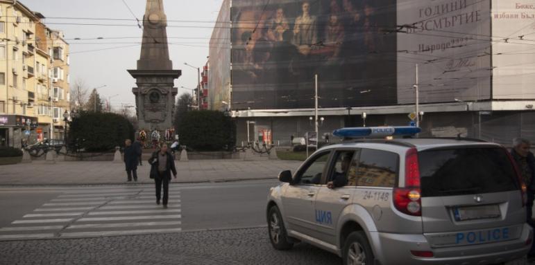 Първите мъже: Да не правим политика от Левски