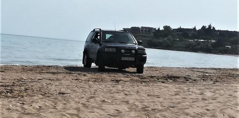 Джипове паркираха на плаж край Каварна