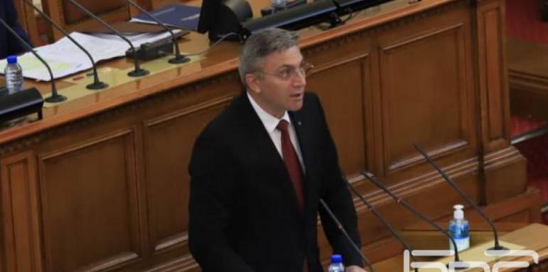 Скандал в парламента: Защо Карадайъ поиска оставката на Минчев