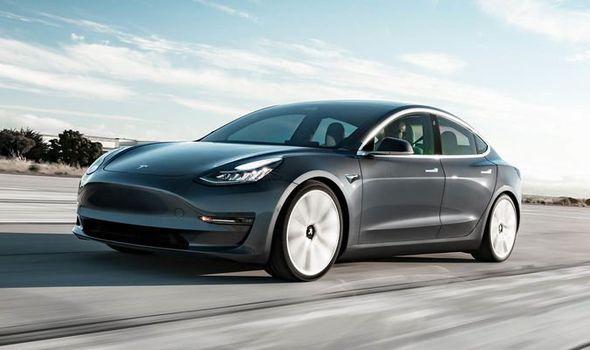 Tesla може да деактивира управлението на седалката в автомобила ви