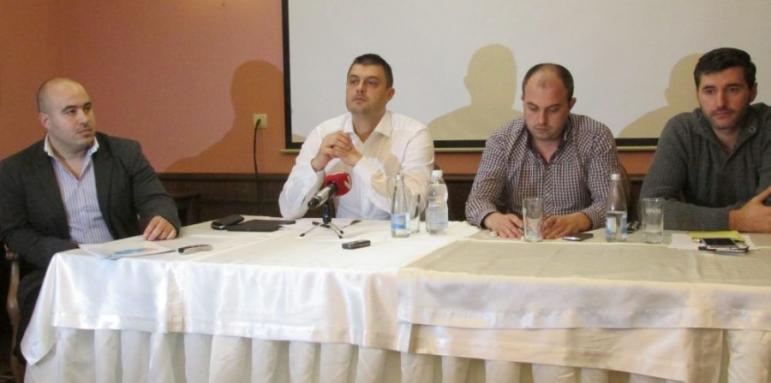 Хората на Бареков се замерват с оставки и обвинения