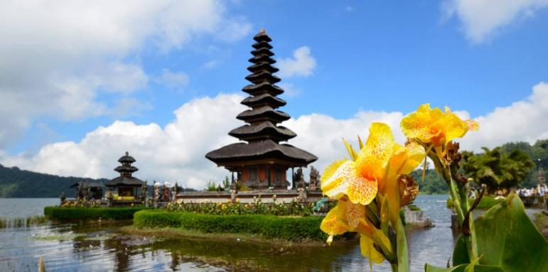 След повече от година: Бали отваря за чужденци, но с карантина