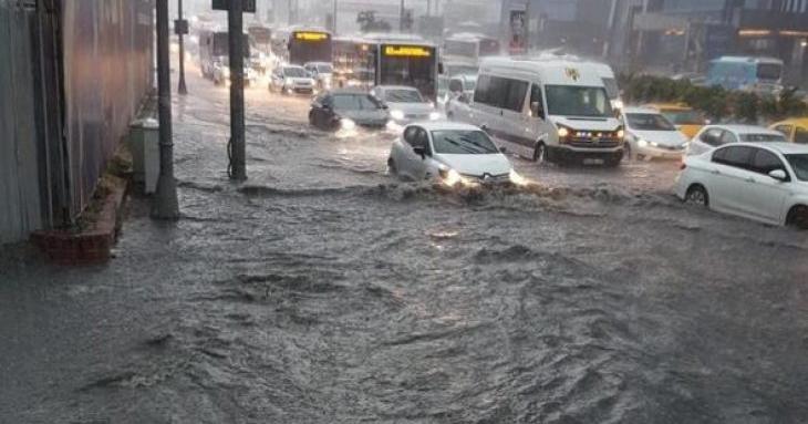 Ужас в Истанбул. Потоп помете мегаполиса