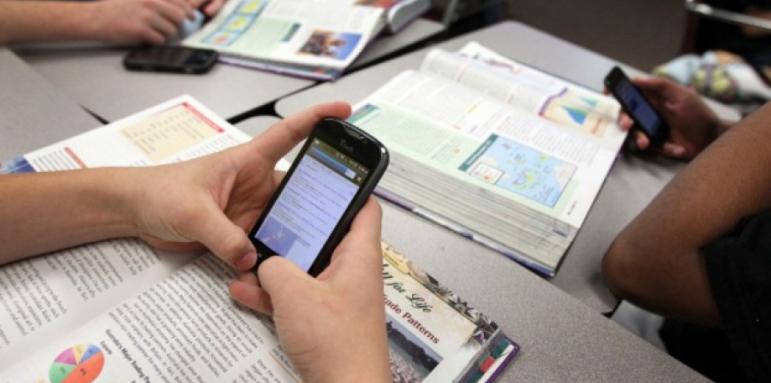 Без мобилни телефони в учебните часове