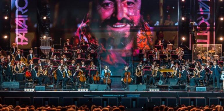 2CELLOS свириха в памет на Лучано Павароти във Верона